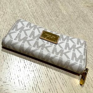 Michael Kors MK Wallet